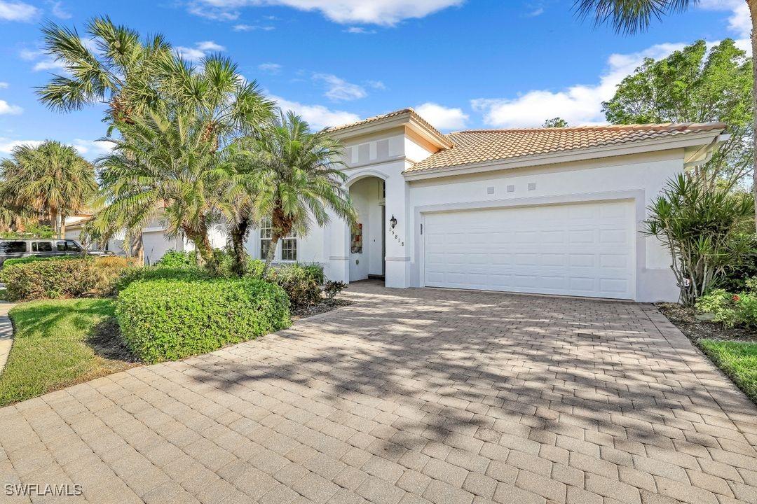 15818 Delaplata Ln., Naples, FL 34110