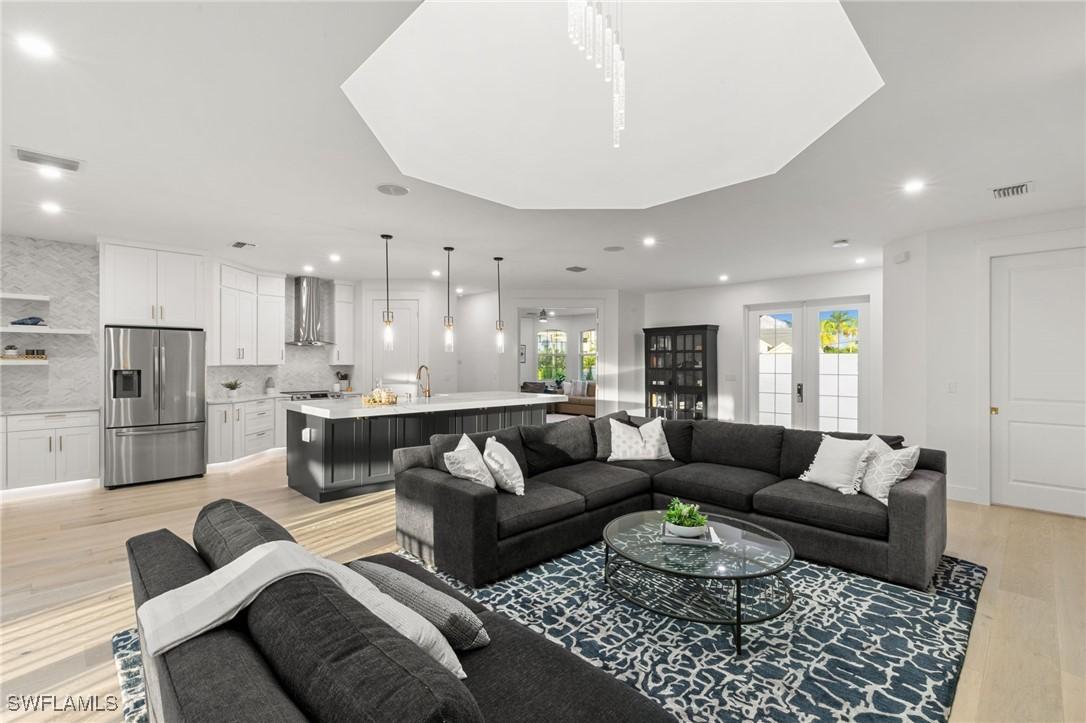 1794 Holiday Ln., Naples, FL 34104