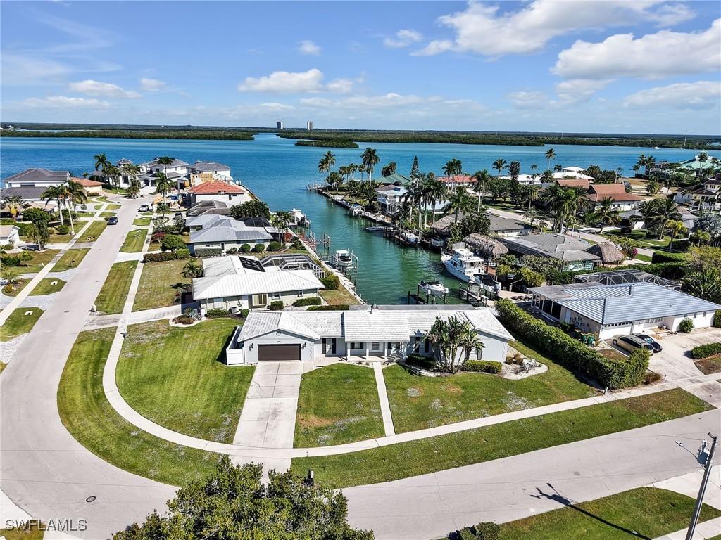 945 Sundrop Ct., Marco Island, FL 34145