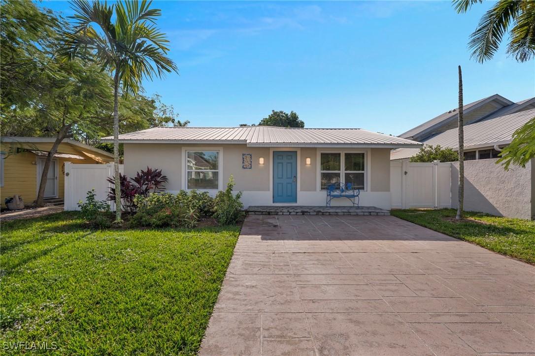 712 110th Ave., Naples, FL 34108