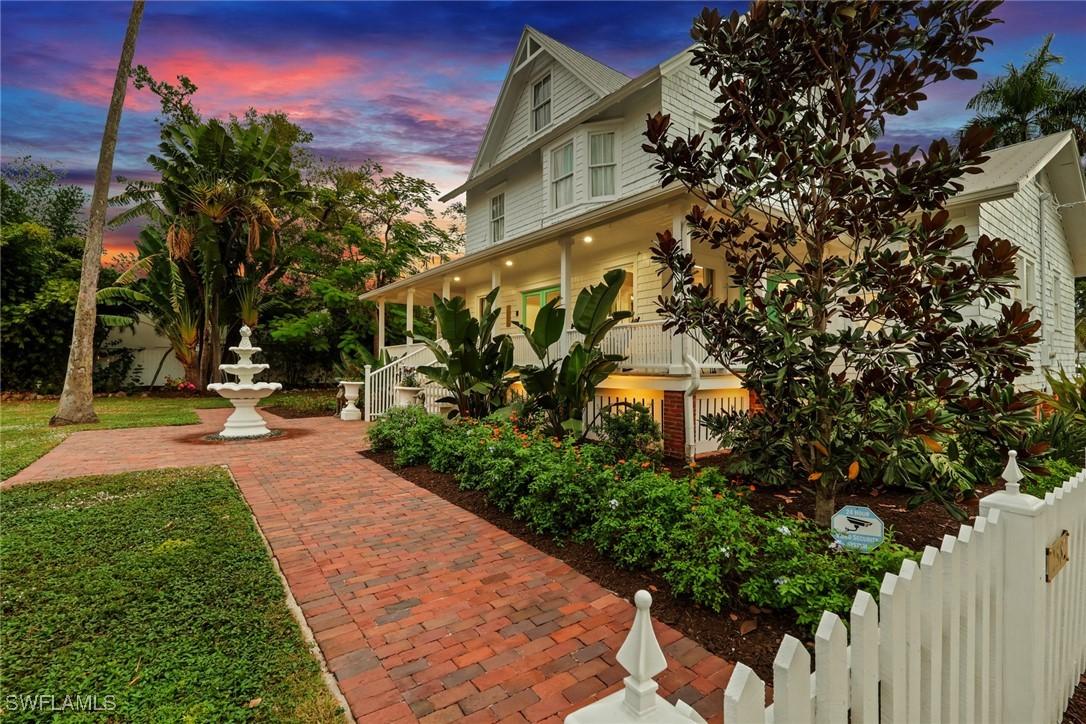 2582 1st St., Fort Myers, FL 33901