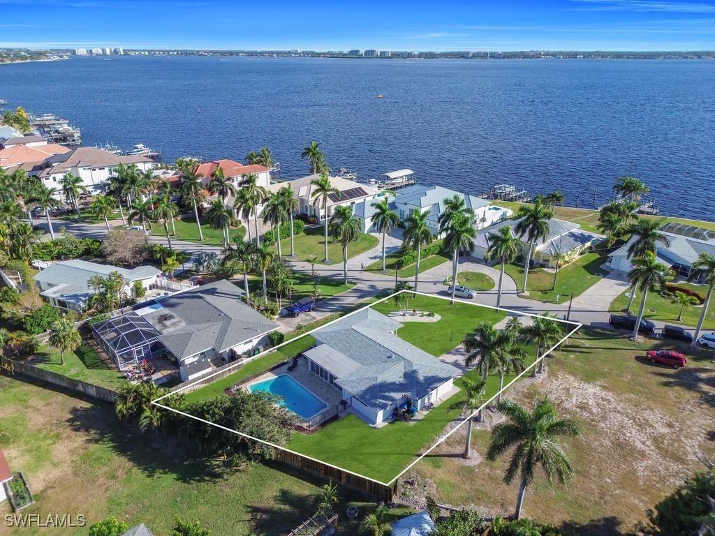 261 Bayshore Dr., Cape Coral, FL 33904