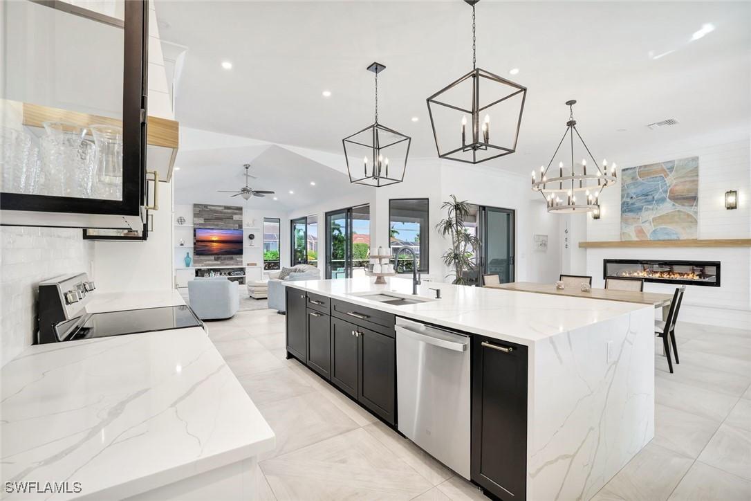 910 Ivory Ct., Marco Island, FL 34145