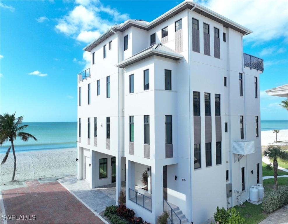 109 Kaula Ln., Bonita Springs, FL 34134