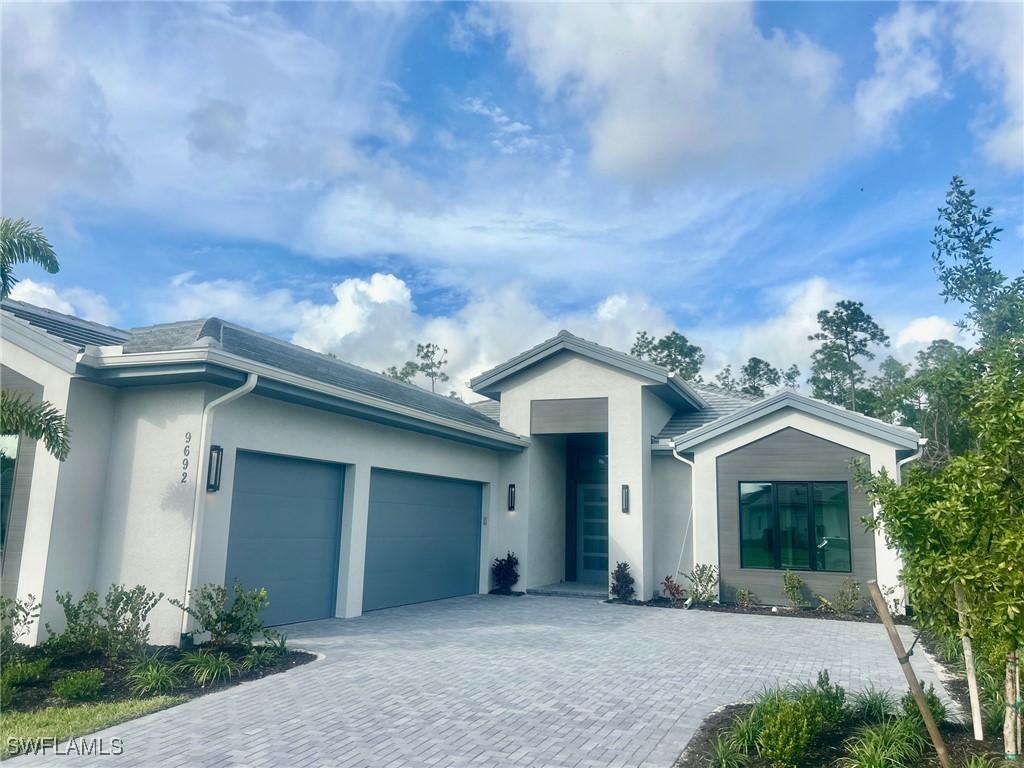 9692 Moonflower Ln., Naples, FL 34114