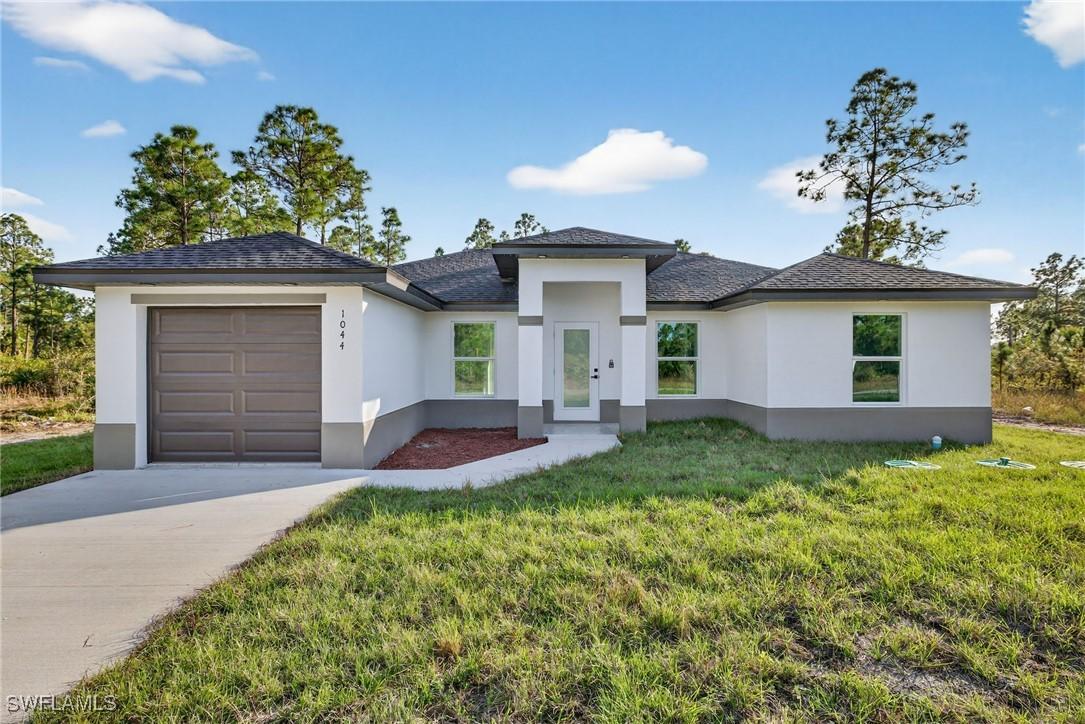 1044 Cresthaven St., Lehigh Acres, FL 33974