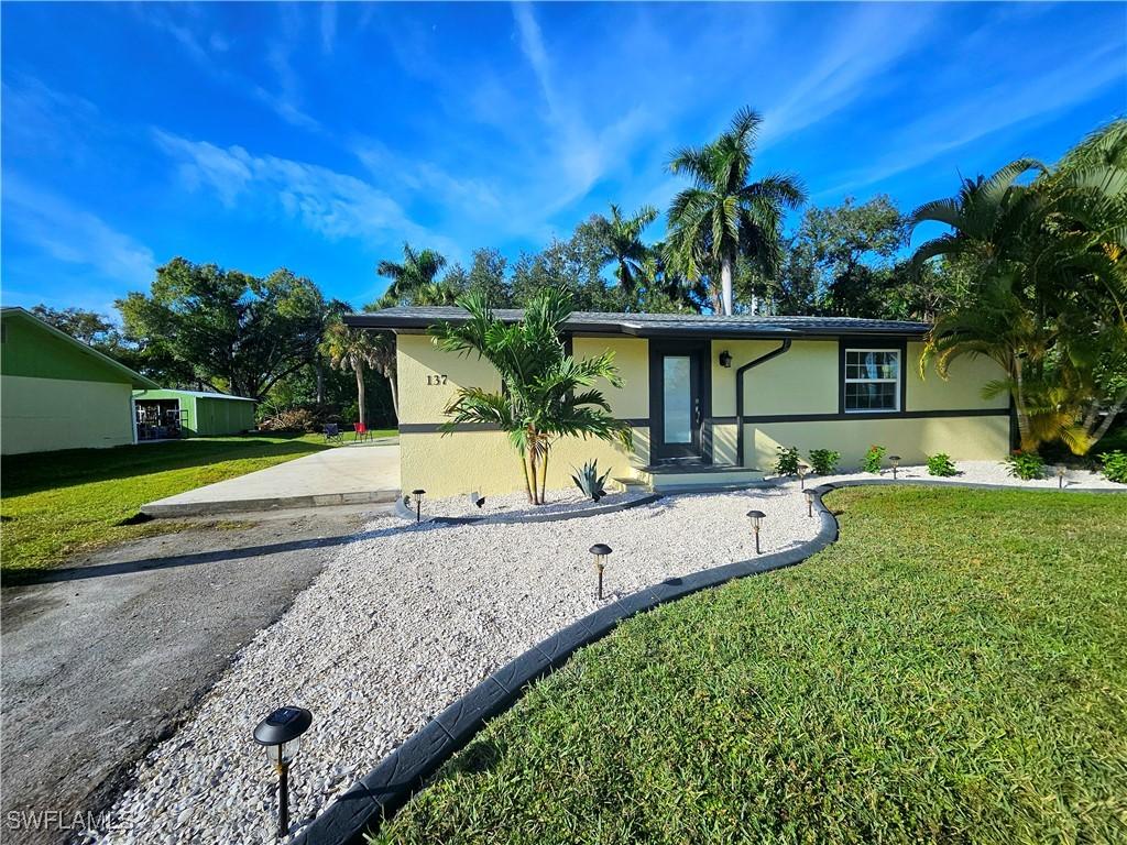 137 Dow Ln., North Fort Myers, FL 33917
