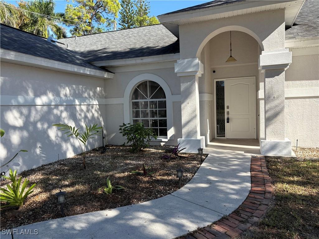804 Bluebird St., Naples, FL 34104