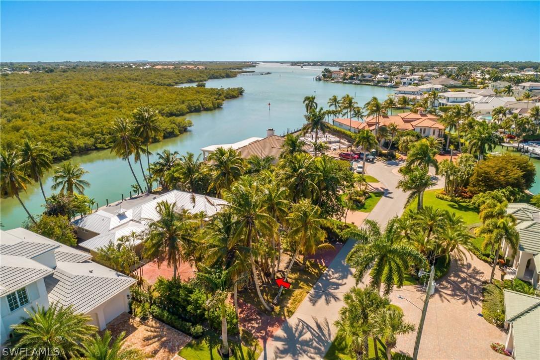 2195 Sheepshead Dr., Naples, FL 34102