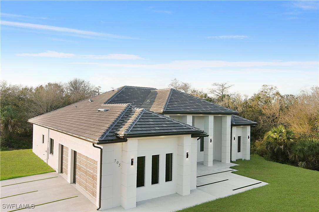 705 16th St., Naples, FL 34120