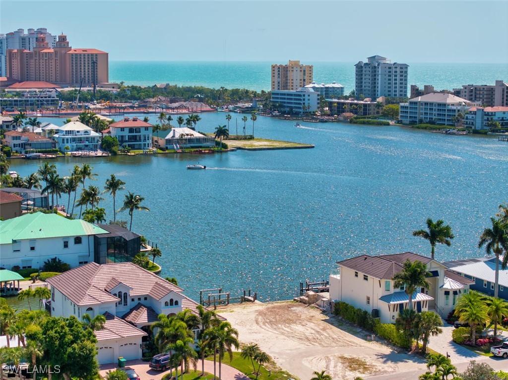 348 Lagoon Ave., Naples, FL 34108