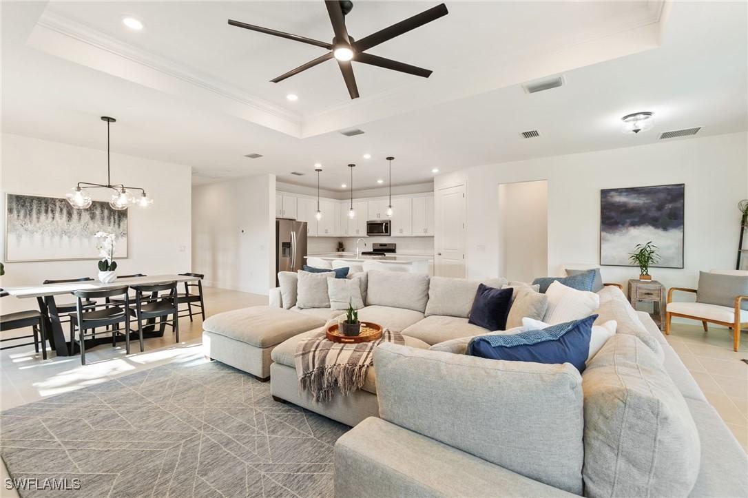 10494 Ventana Ln., Naples, FL 34120