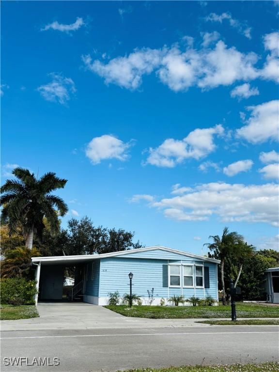 618 Charlemagne Blvd., Naples, FL 34112