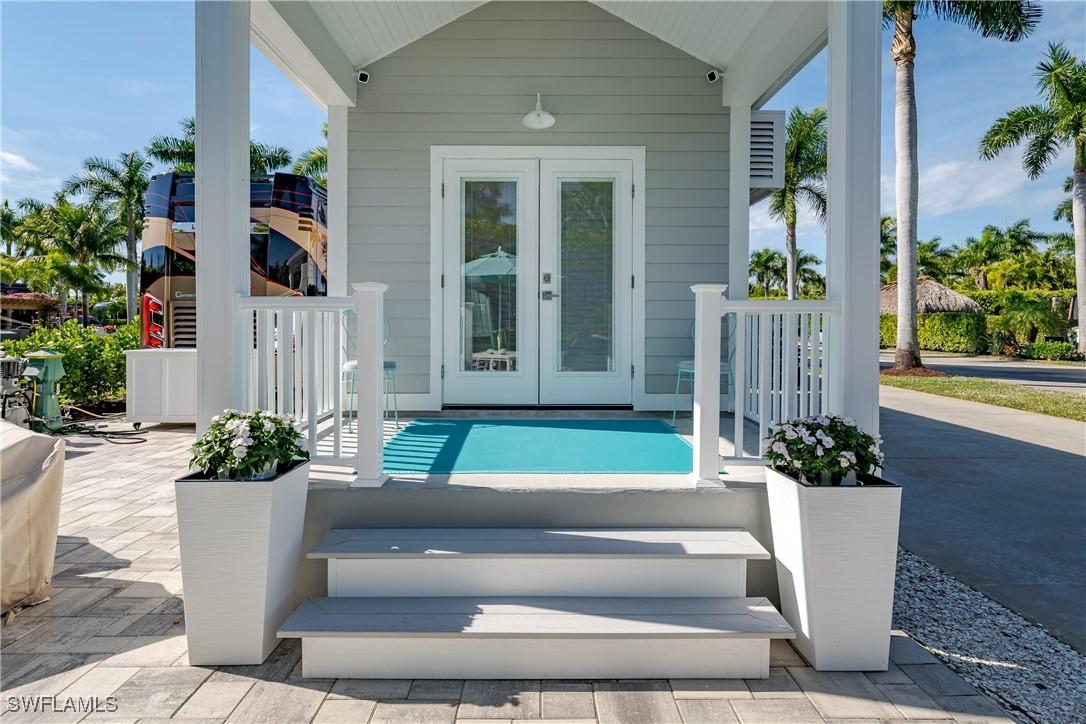 13598 Snapper Ln., Naples, FL 34114