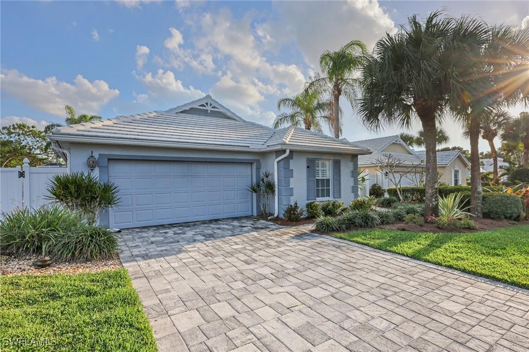 1335 Old Oak Ln., Naples, FL 34110