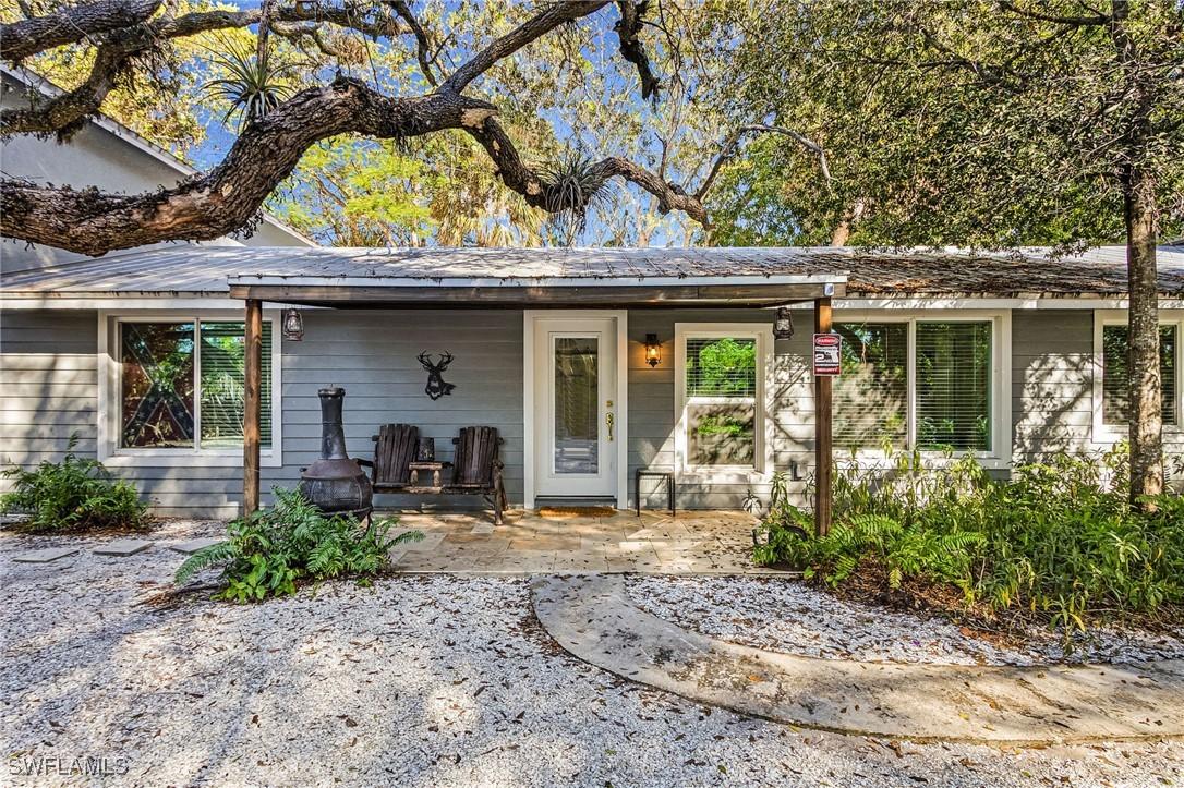 2563 Weeks Ave., Naples, FL 34112