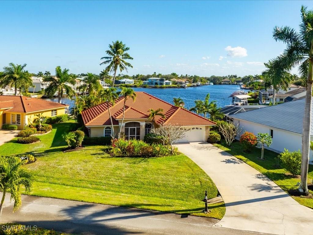 127 Newport Dr., Naples, FL 34114