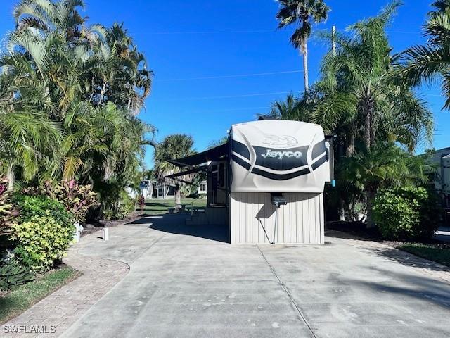 1687 Diamond Lake Cir., Naples, FL 34114