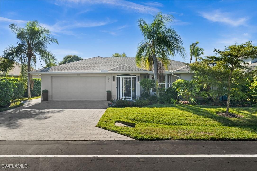 945 Moon Lake Dr., Naples, FL 34104