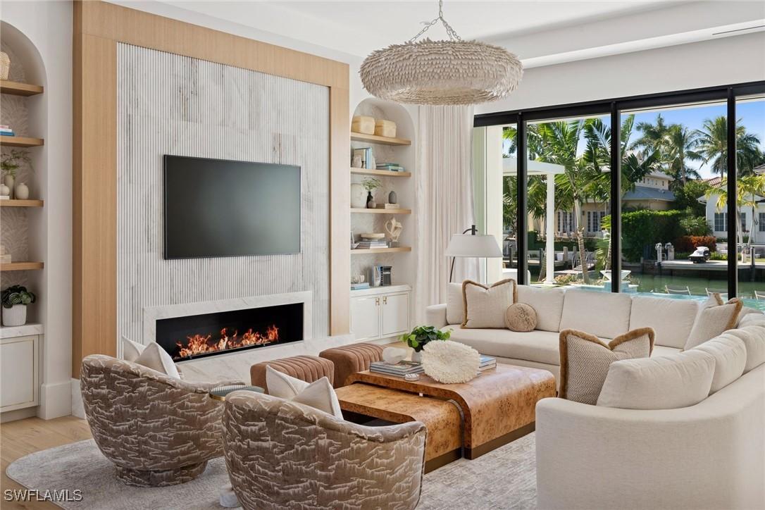 1990 7th St., Naples, FL 34102