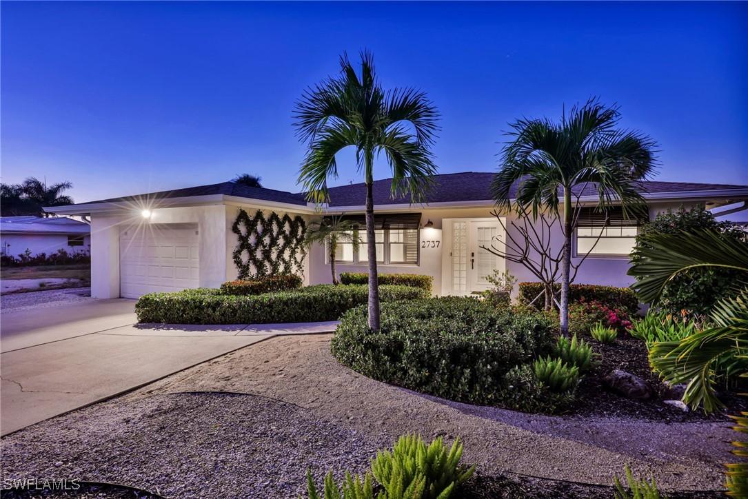 2737 Shoreview Dr., Naples, FL 34112