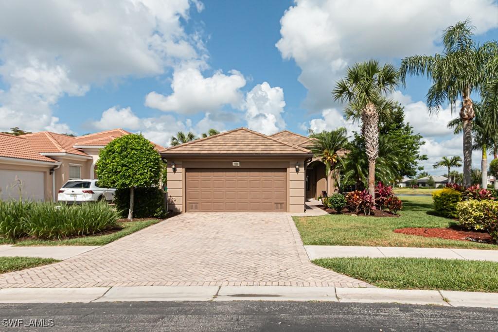 2258 Heydon Cir., Naples, FL 34120
