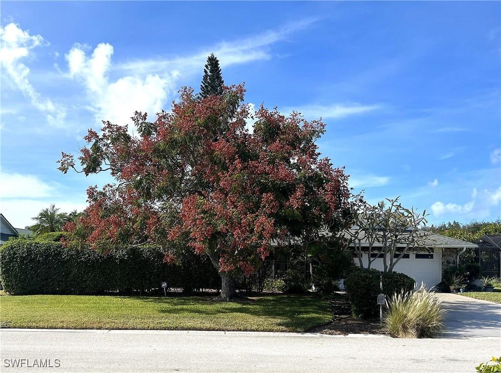 208 Baltusrol Dr., Naples, FL 34113