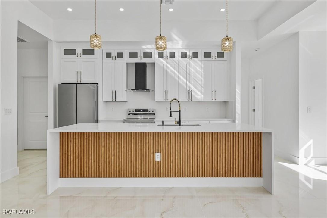 2400 Conroy Ave., Lehigh Acres, FL 33971