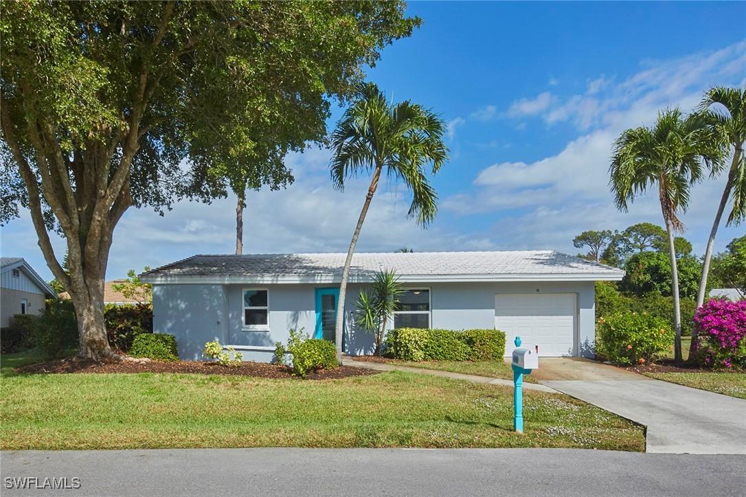 18 Lanai Cir., Naples, FL 34112