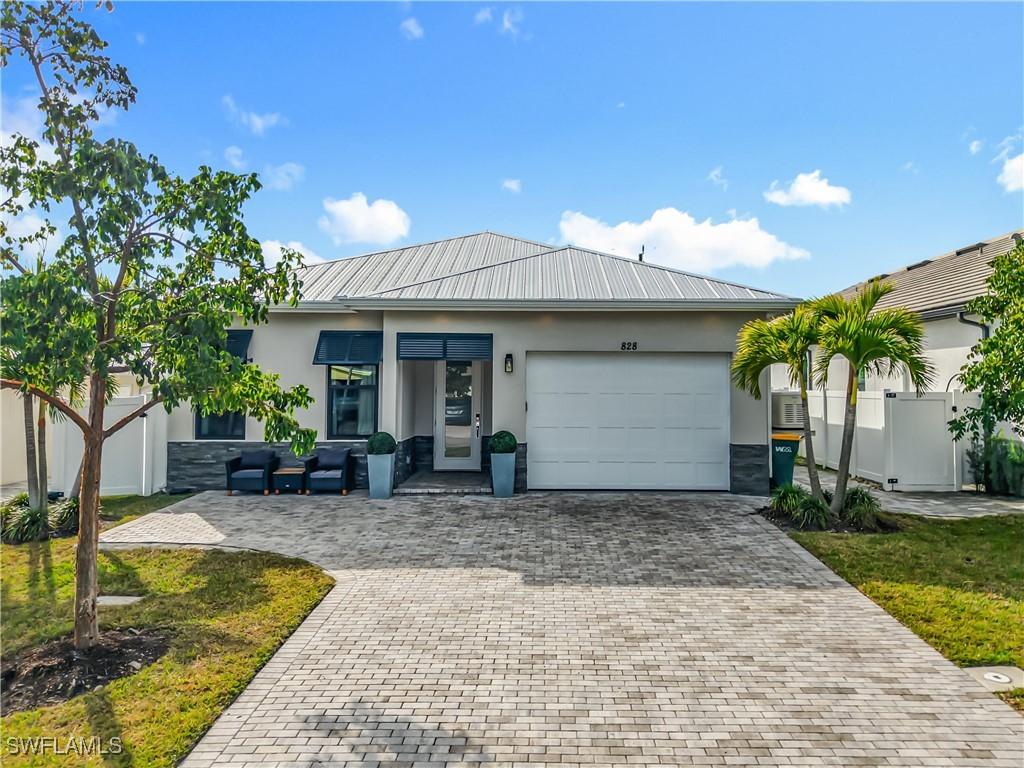828 100th Ave., Naples, FL 34108