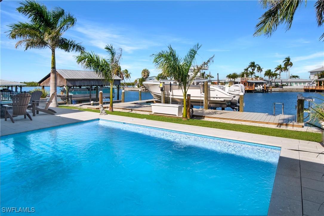 190 Tahiti Cir., Naples, FL 34113