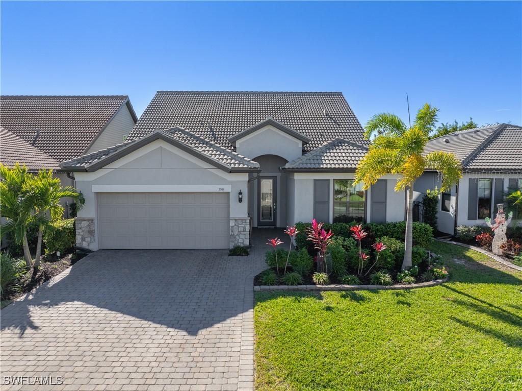 3944 Black Eagle Ln., Fort Myers, FL 33966