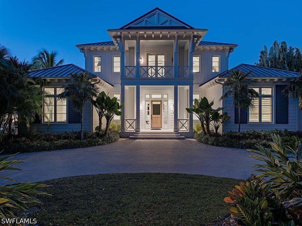 225 4th Ave., Naples, FL 34102