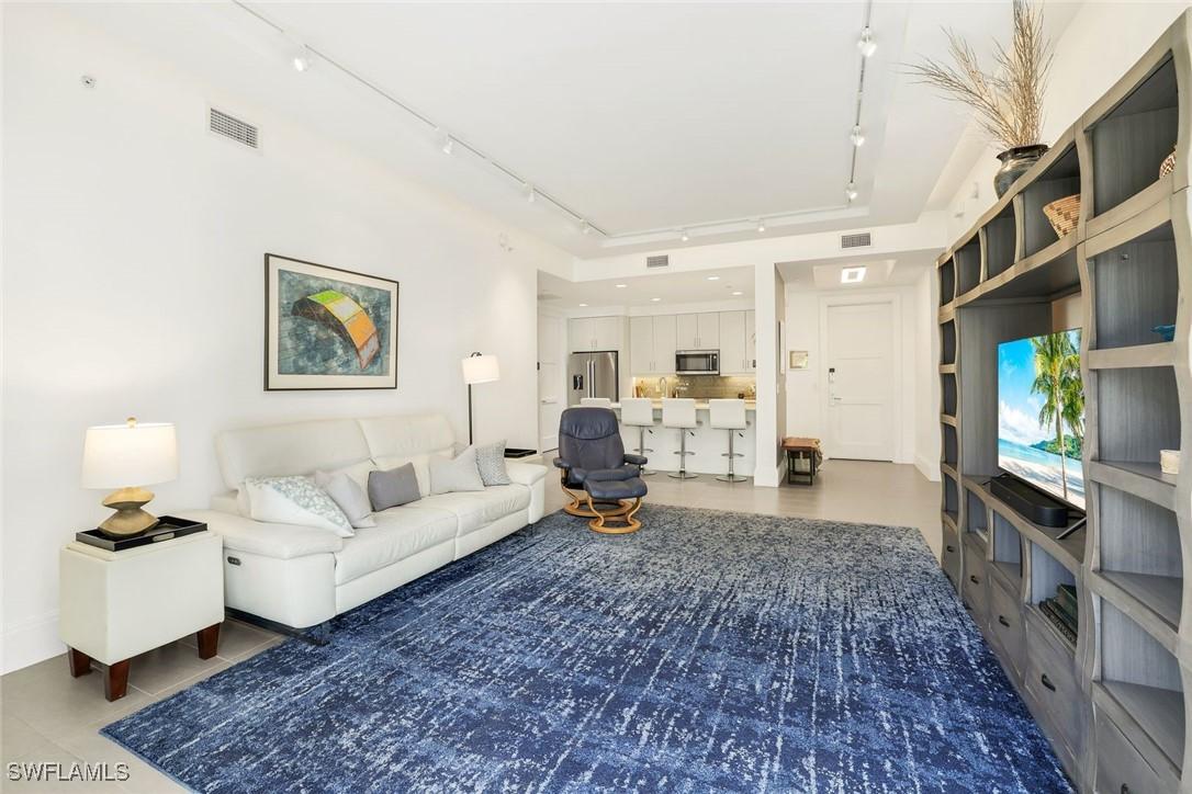 1035 3rd Ave. #215, Naples, FL 34102