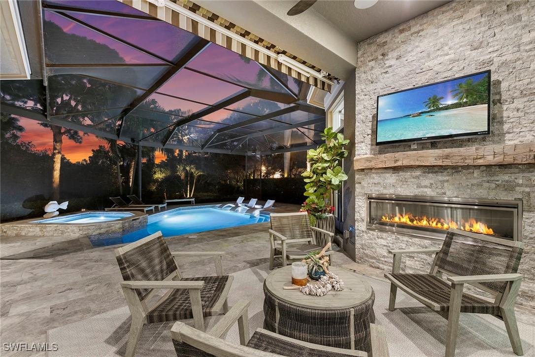 927 Barcarmil Way, Naples, FL 34110