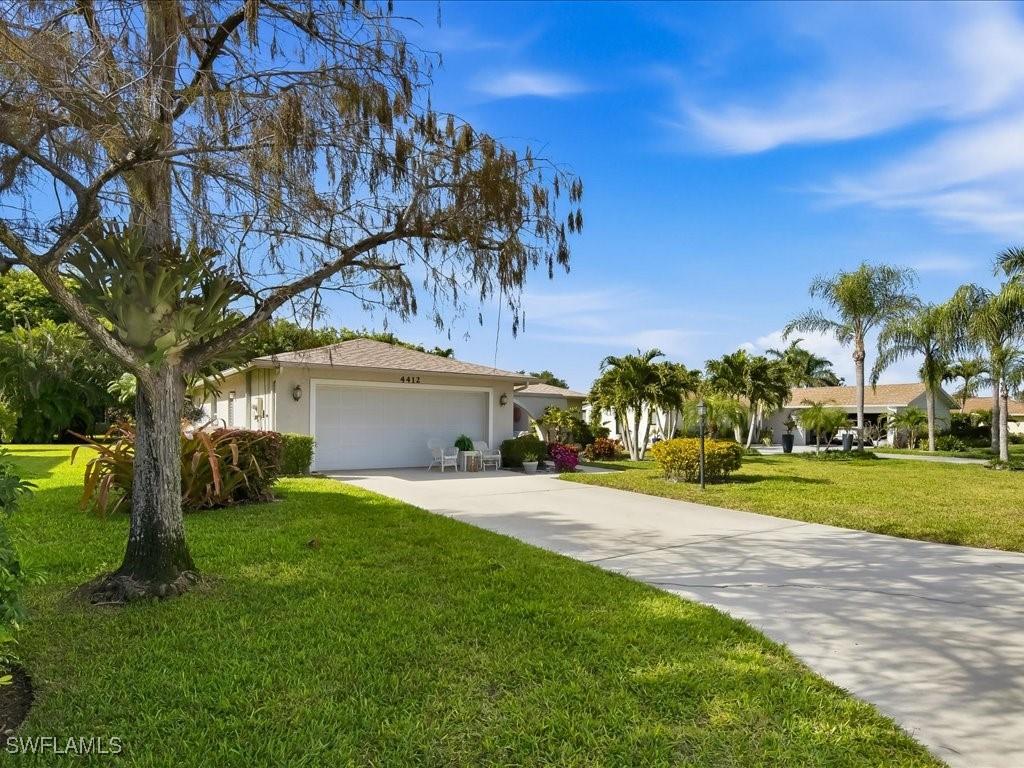 4412 Beechwood Lake Dr., Naples, FL 34112