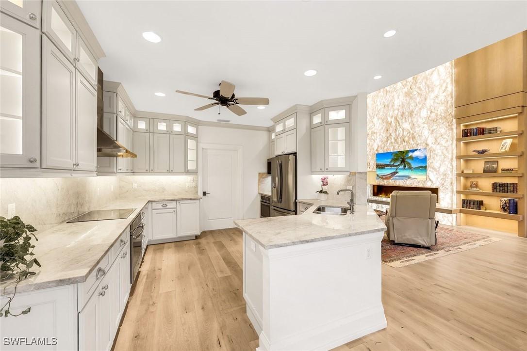 6777 Southern Oak Ct., Naples, FL 34109