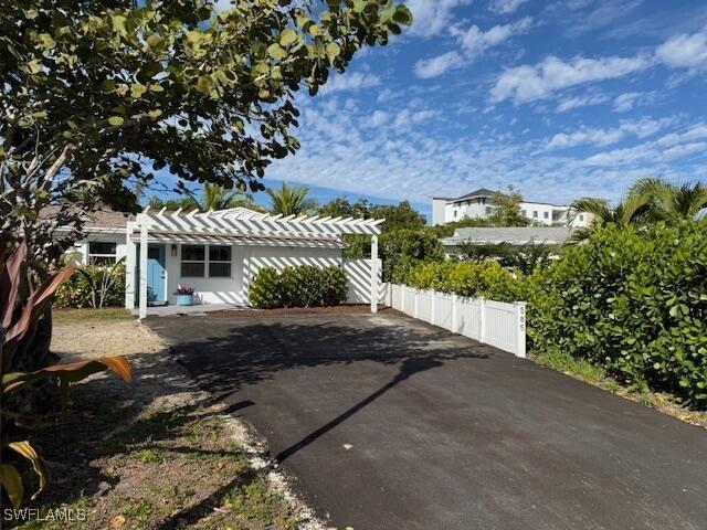 585 14th St., Naples, FL 34102