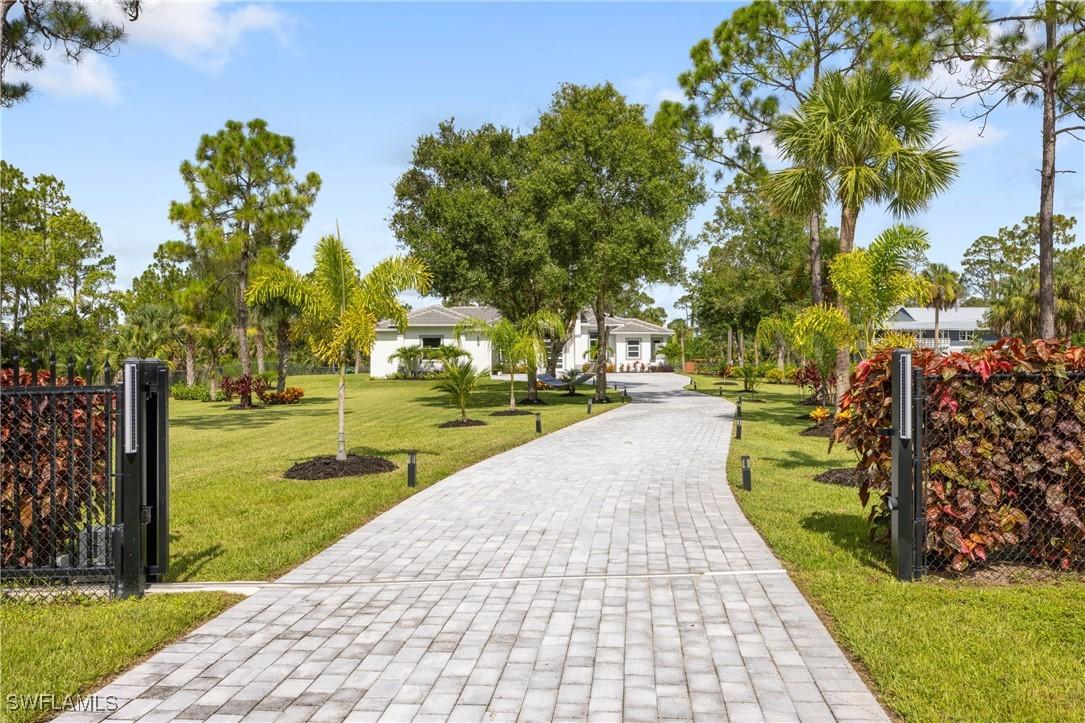 909 8th St., Naples, FL 34117