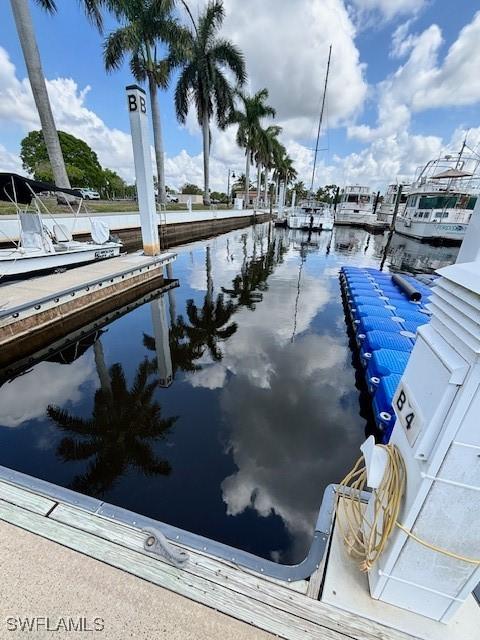 525 Newport Dr., Naples, FL 34114