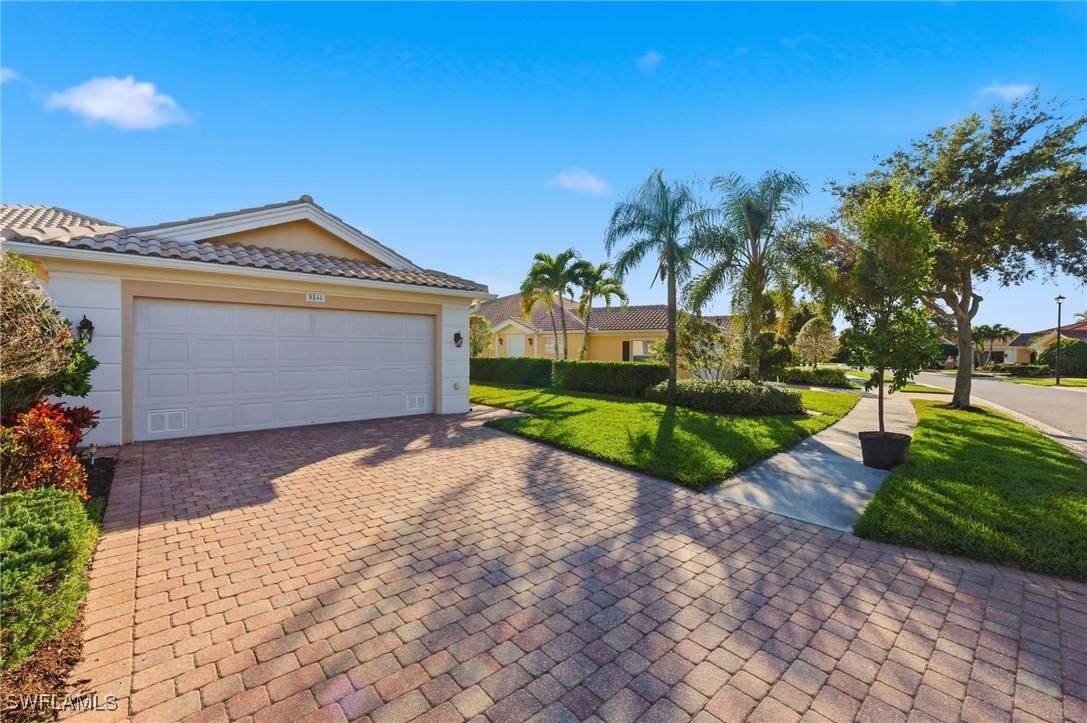 8144 Xenia Ln., Naples, FL 34114
