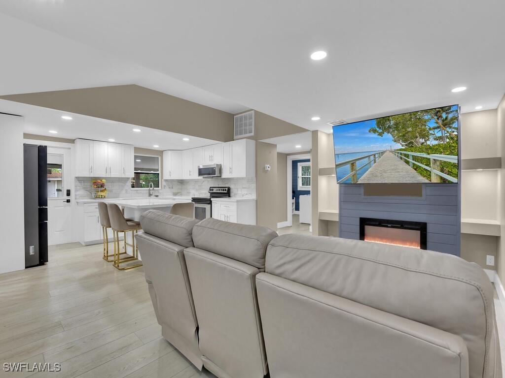 2180 Della Dr., Naples, FL 34117