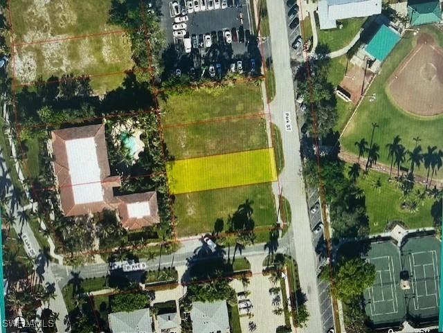 670 Park St., Naples, FL 34102