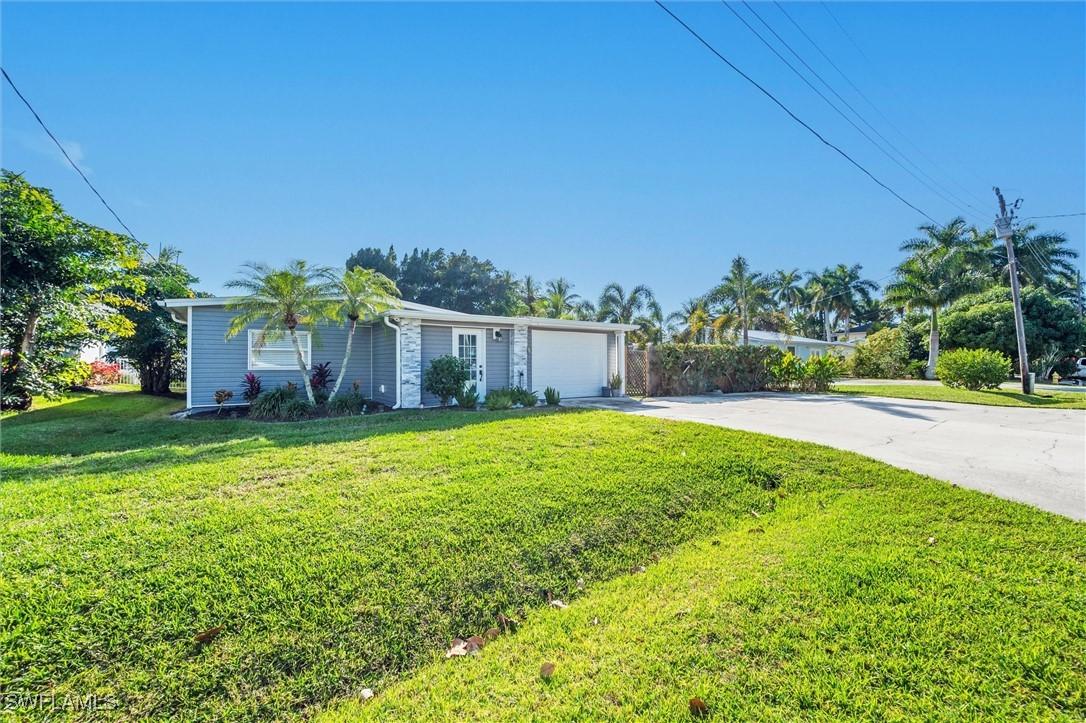 2432 Lake Ave., Naples, FL 34112