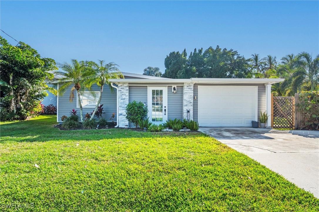 2432 Lake Ave., Naples, FL 34112