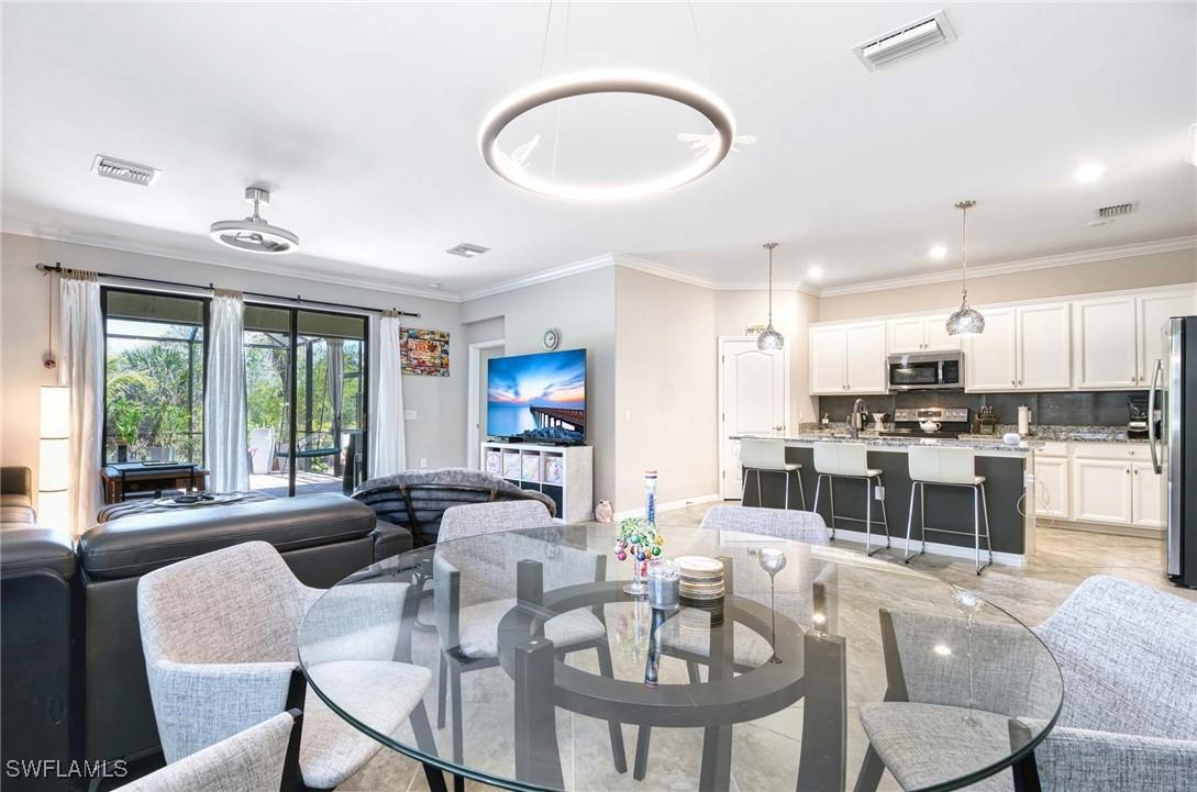 1608 Vizcaya Ln., Naples, FL 34113