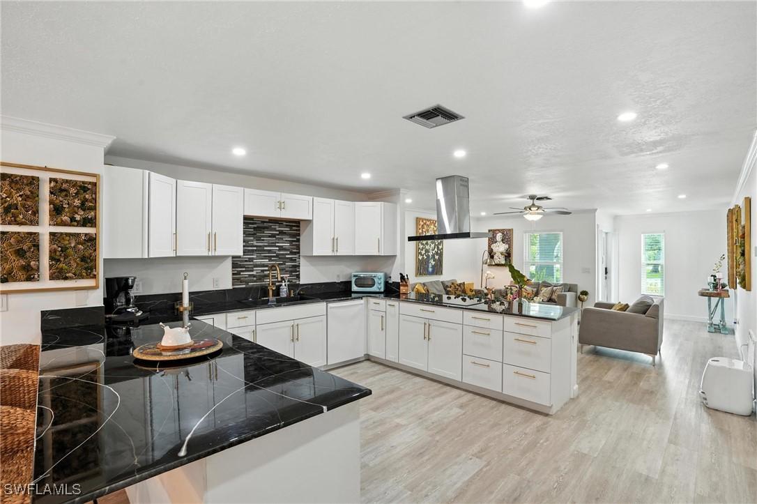 3571 Santiago Way, Naples, FL 34105
