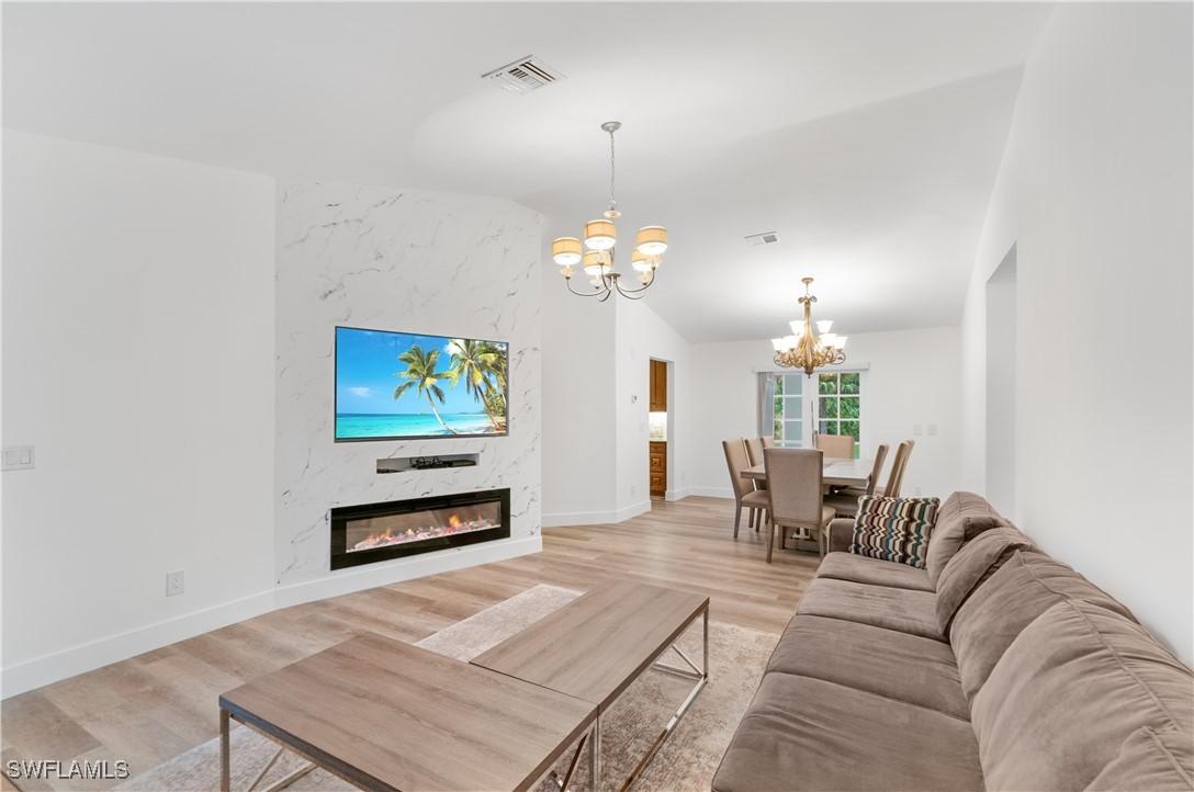 4460 5th Ave., Naples, FL 34119