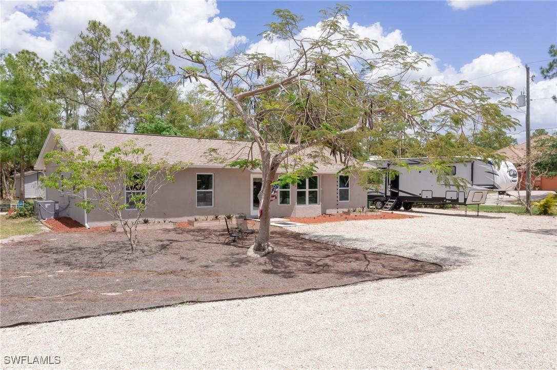 1221 22nd Ave., Naples, FL 34120