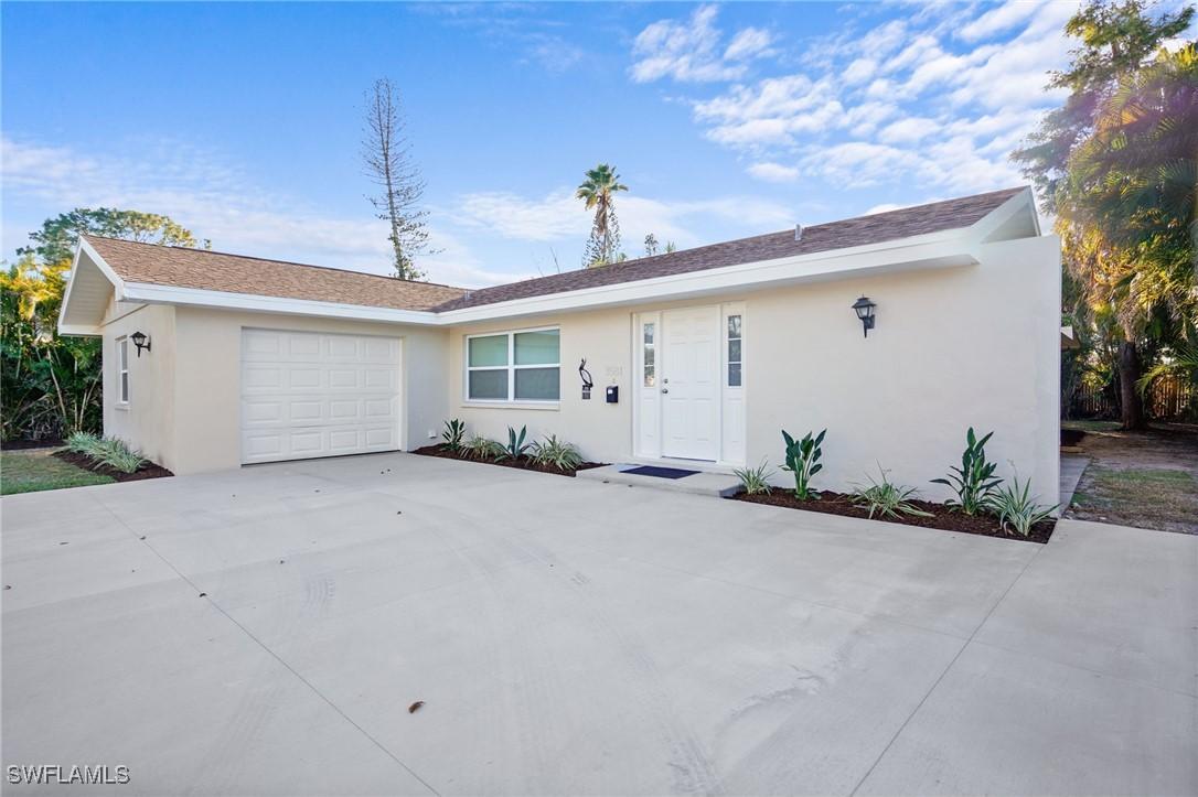 3581 Corana Way, Naples, FL 34105